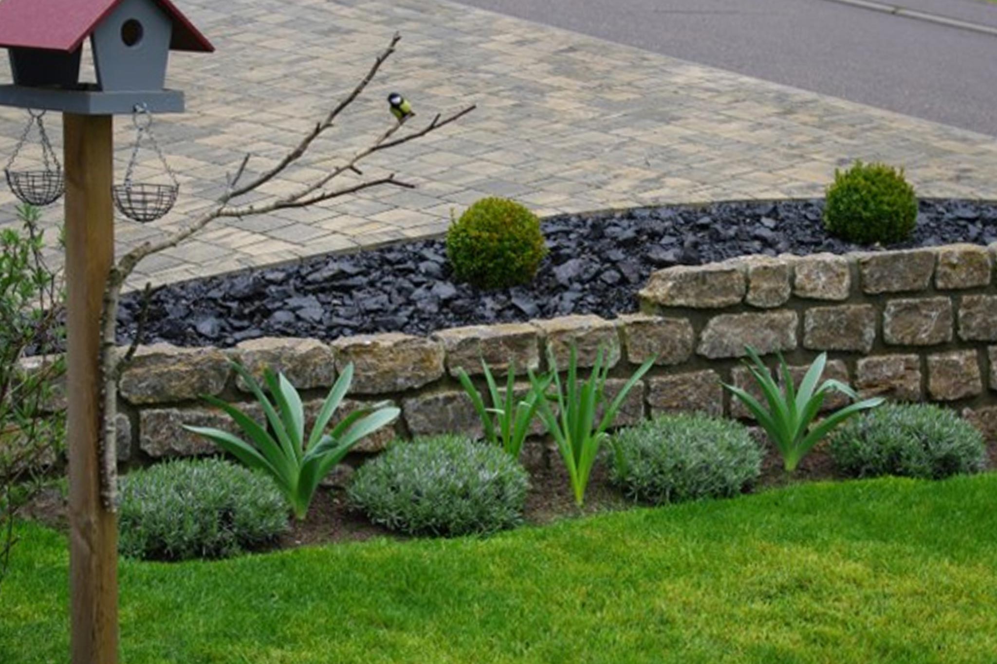 gartengestaltung-einfahrt