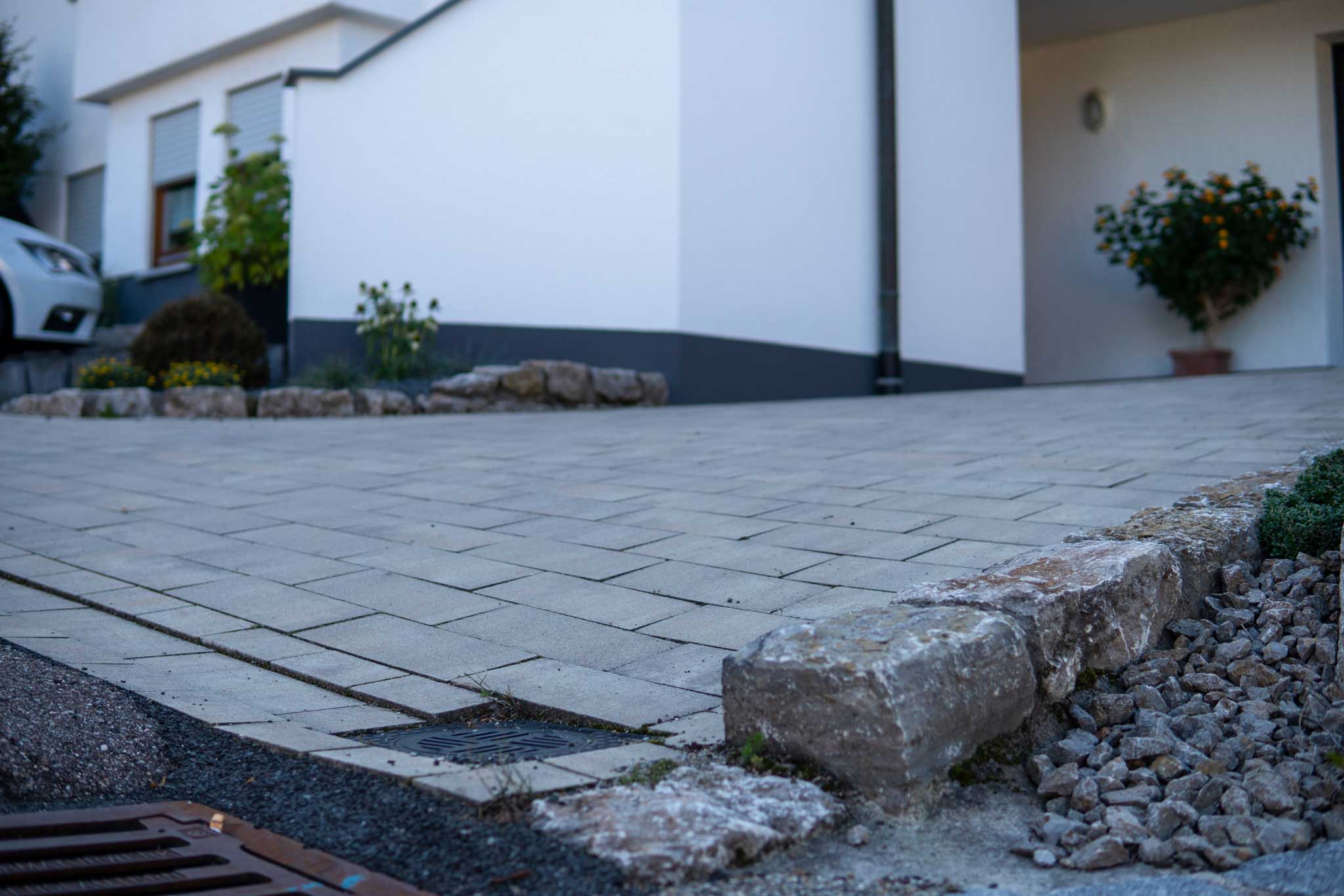 lothar-fritz-hofeinfahrt-steine