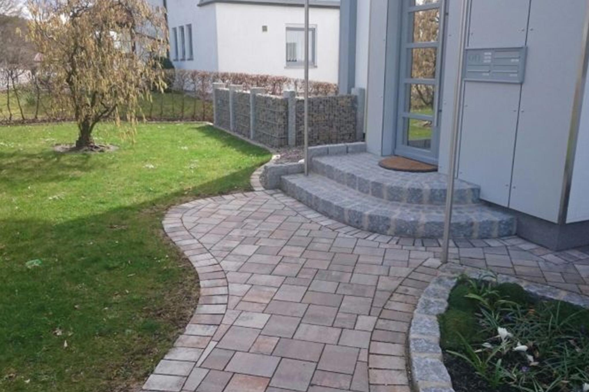 treppe-zu-hauseingang